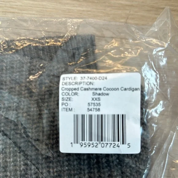 JENNI KAYNE
Cropped Cashmere Cocoon Cardigan new color  Seasonal:Shadow - Picture 5 of 12